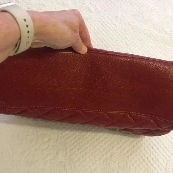 Kate Spade Quilted Gold Coast Maryanne red leather bath with gold hardware. - Picture 4 of 12